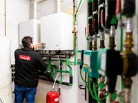 ¿Qué medidas de seguridad son fundamentales en una sala de calderas?